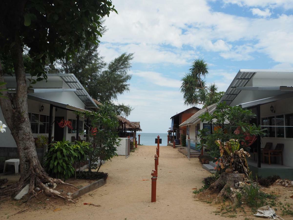 Bluesky Beach Bungalows Ko Lanta エクステリア 写真