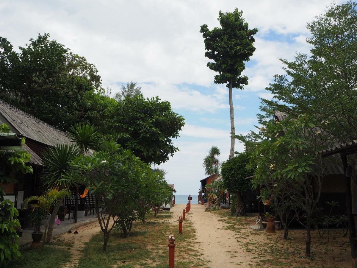 Bluesky Beach Bungalows Ko Lanta エクステリア 写真