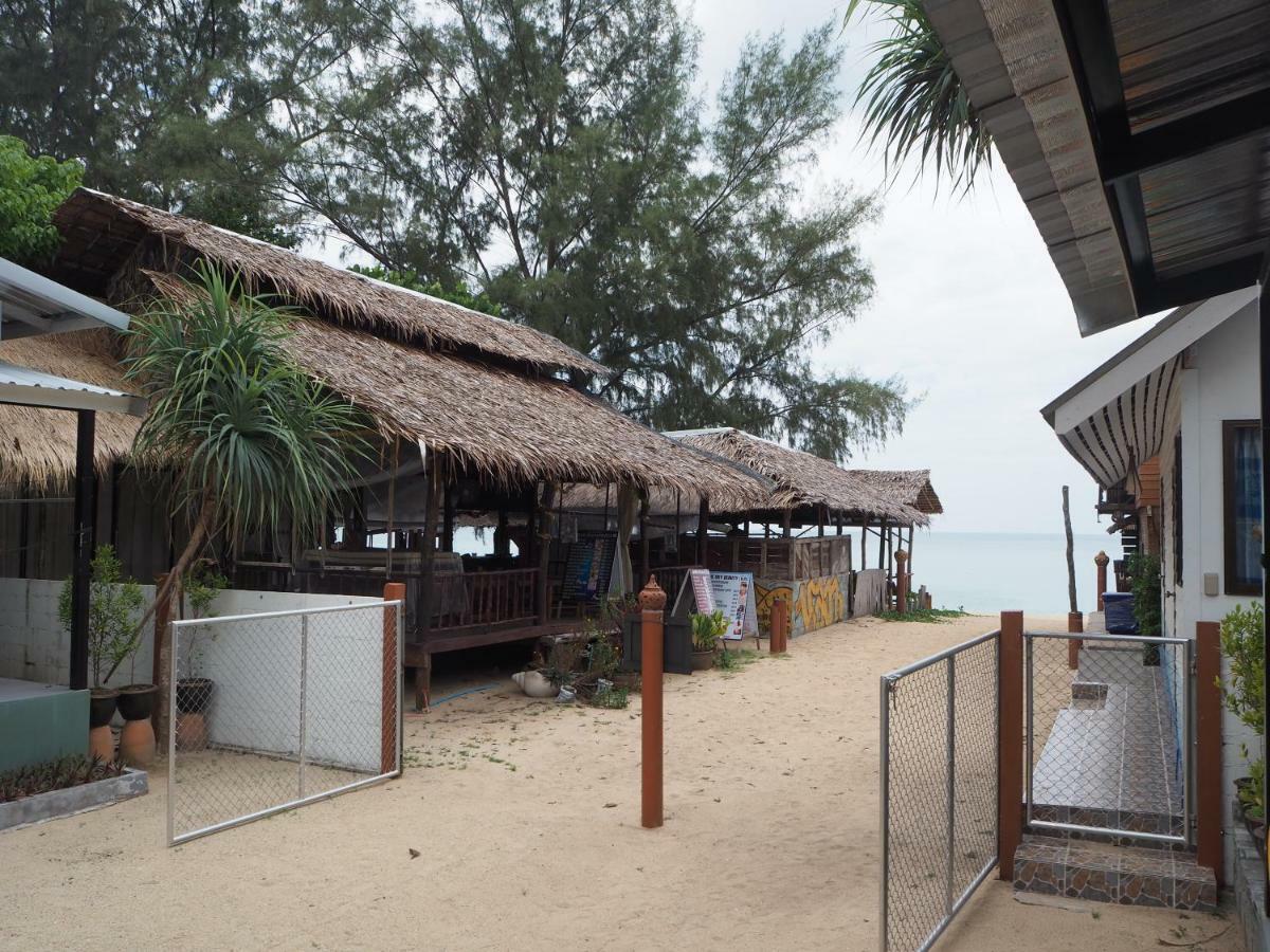 Bluesky Beach Bungalows Ko Lanta エクステリア 写真